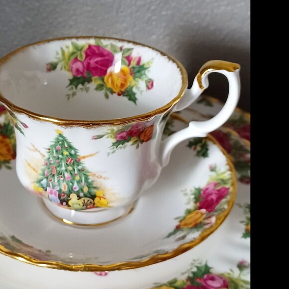 Vintage Royal Albert Christmas Magic Place Setting Tea Cup Saucer Plates 1990 - Picture 4 of 6